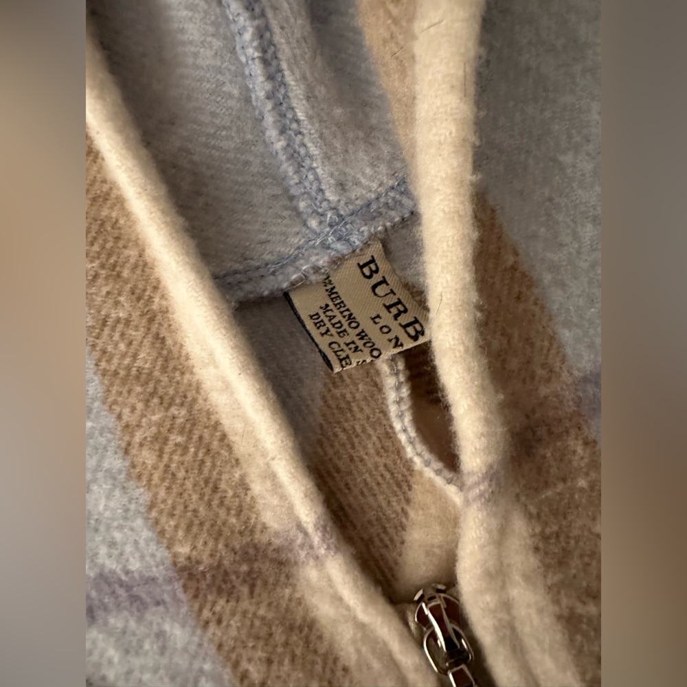 Burberry Cashmere Cape in blue 💙🦋 - Picture 2 of 5